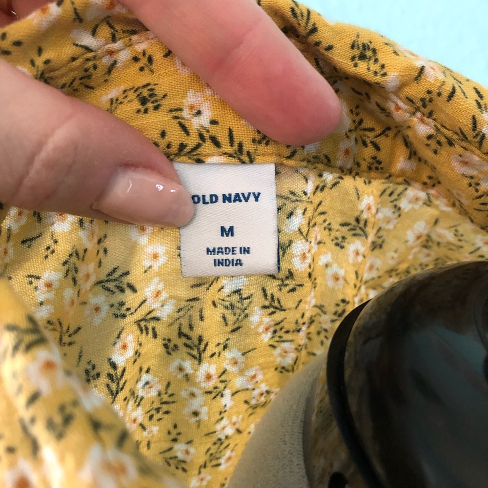Old Navy Button Down Blouse size M - Picture 4 of 4